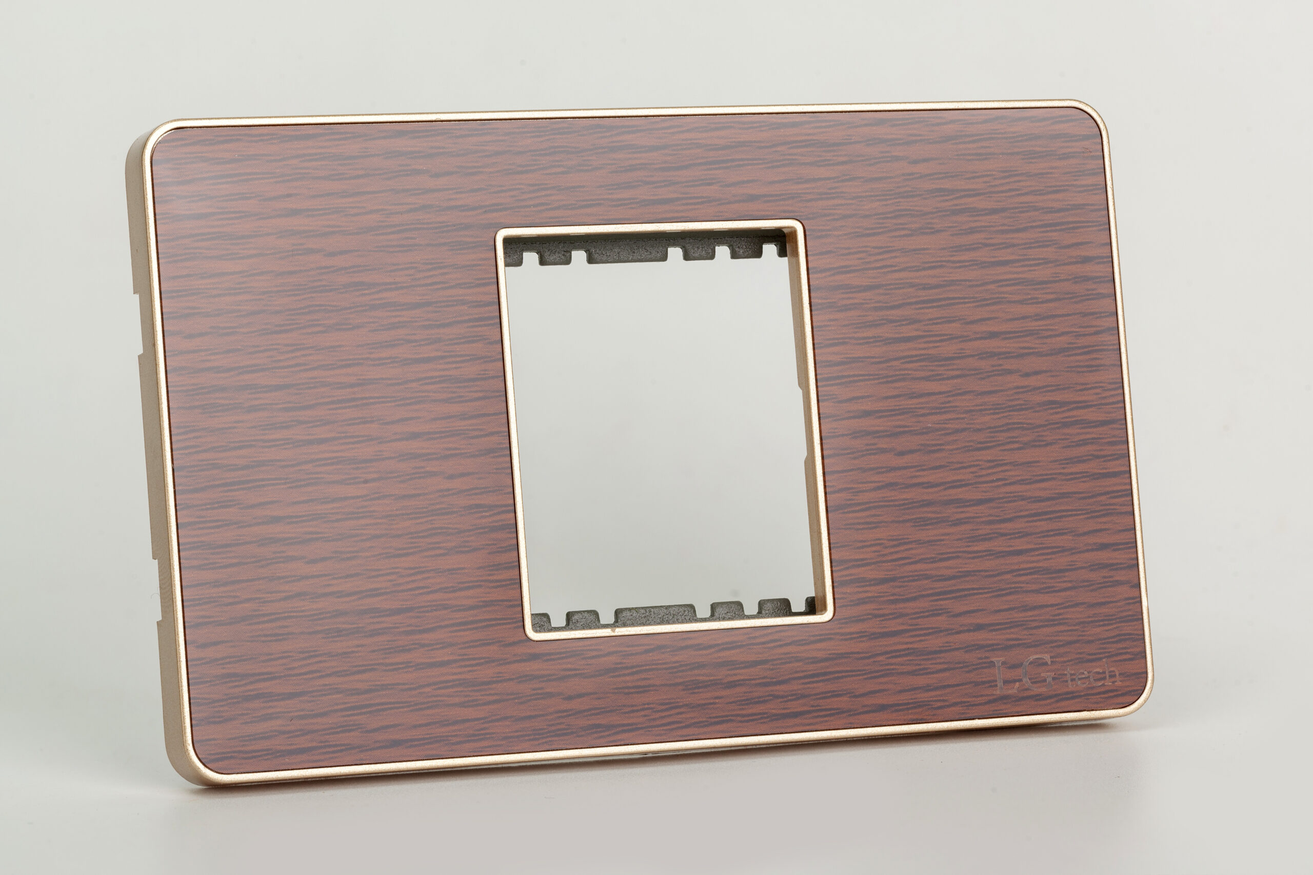 Mặt công tắc ổ cắm LG Tech màu vân gỗ LG-F21-012WD, chất liệu nhựa chống cháy