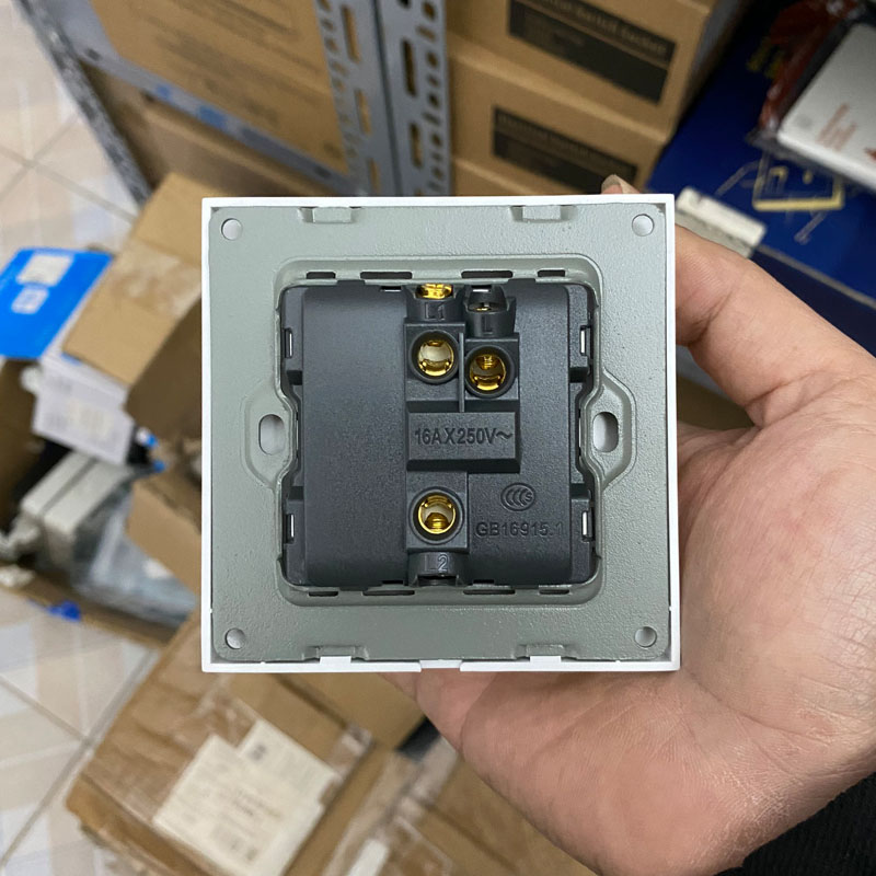 Cách lắp ổ cắm điện âm tường: Hướng dẫn chi tiết và những lưu ý quan trọng 14 Cách lắp ổ cắm điện âm tường: Hướng dẫn chi tiết và những lưu ý quan trọng 12