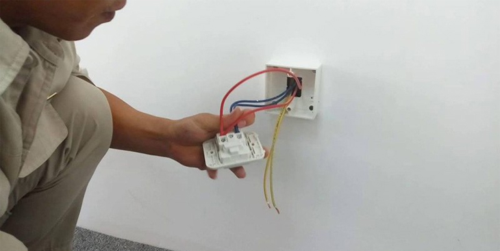 Cách lắp công tắc điện với 4 bước đơn giản 13 Cách lắp công tắc điện với 4 bước đơn giản 11