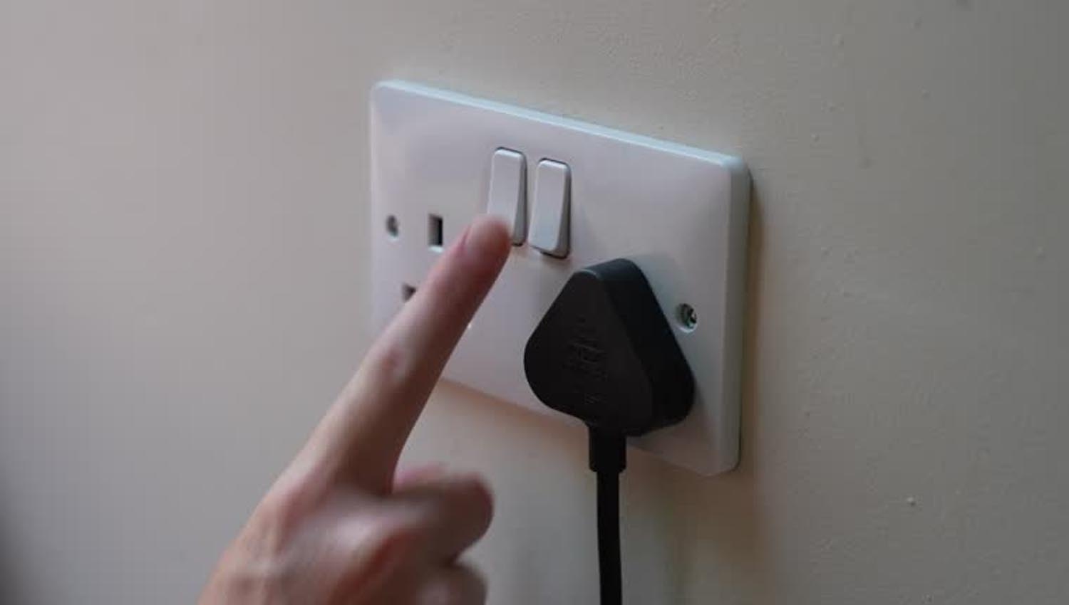 Tại sao nên chọn ổ cắm điện có công tắc an toàn? 8