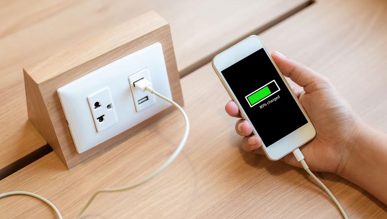 Ổ cắm có cổng USB: Giải pháp tiện lợi cho mọi gia đình 5