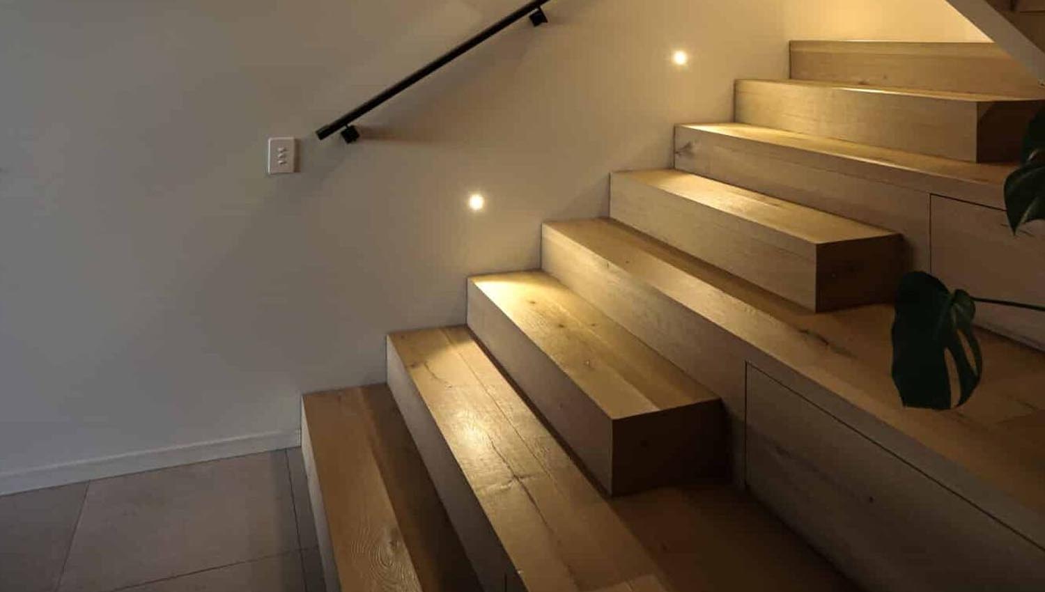 Công tắc cầu thang – Giải pháp chiếu sáng thông minh cho mọi ngôi nhà 9 Công tắc cầu thang – Giải pháp chiếu sáng thông minh cho mọi ngôi nhà 9